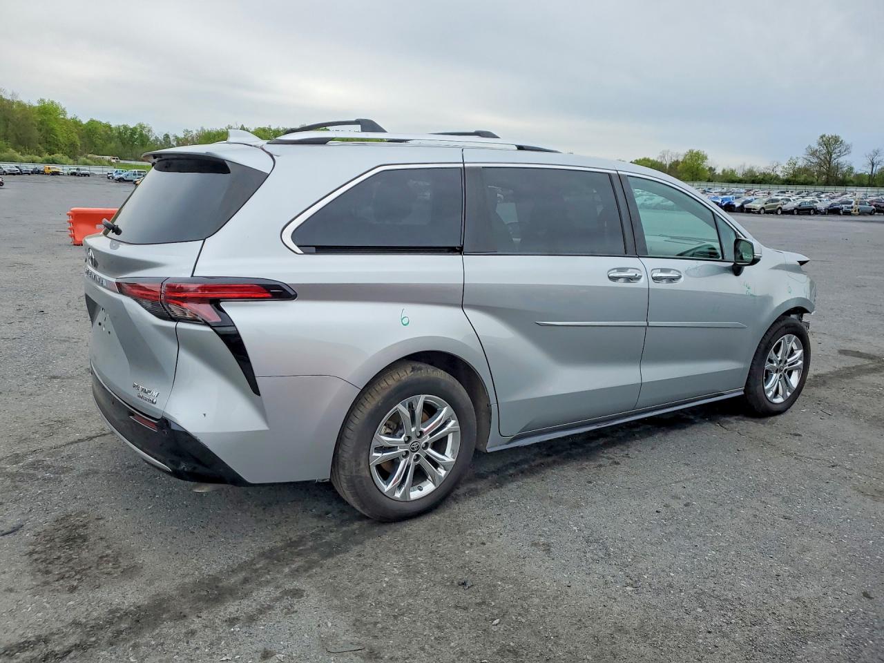 2022 Toyota Sienna VIN 5TDESKFC1NS060872 photo 3