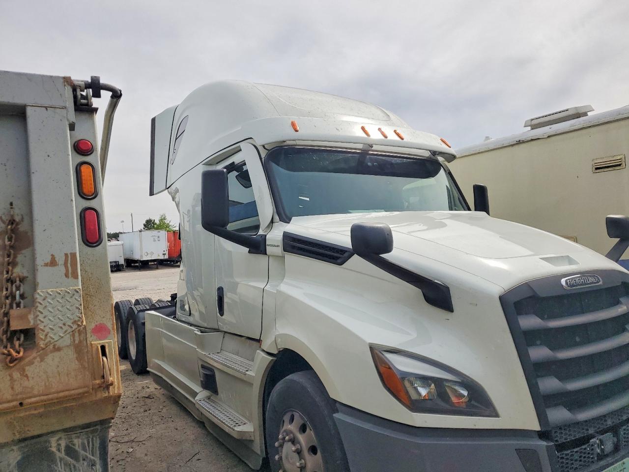 2021 FREIGHTLINER All other VIN 3AKJHHDR8MSMP1125 photo 1