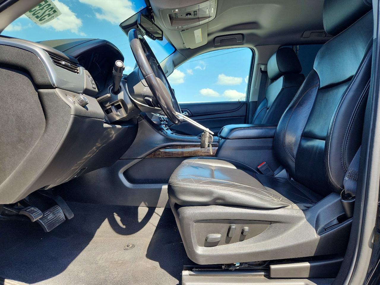 2020 Chev Suburban VIN 1GNSCHKC1LR301602 photo 7