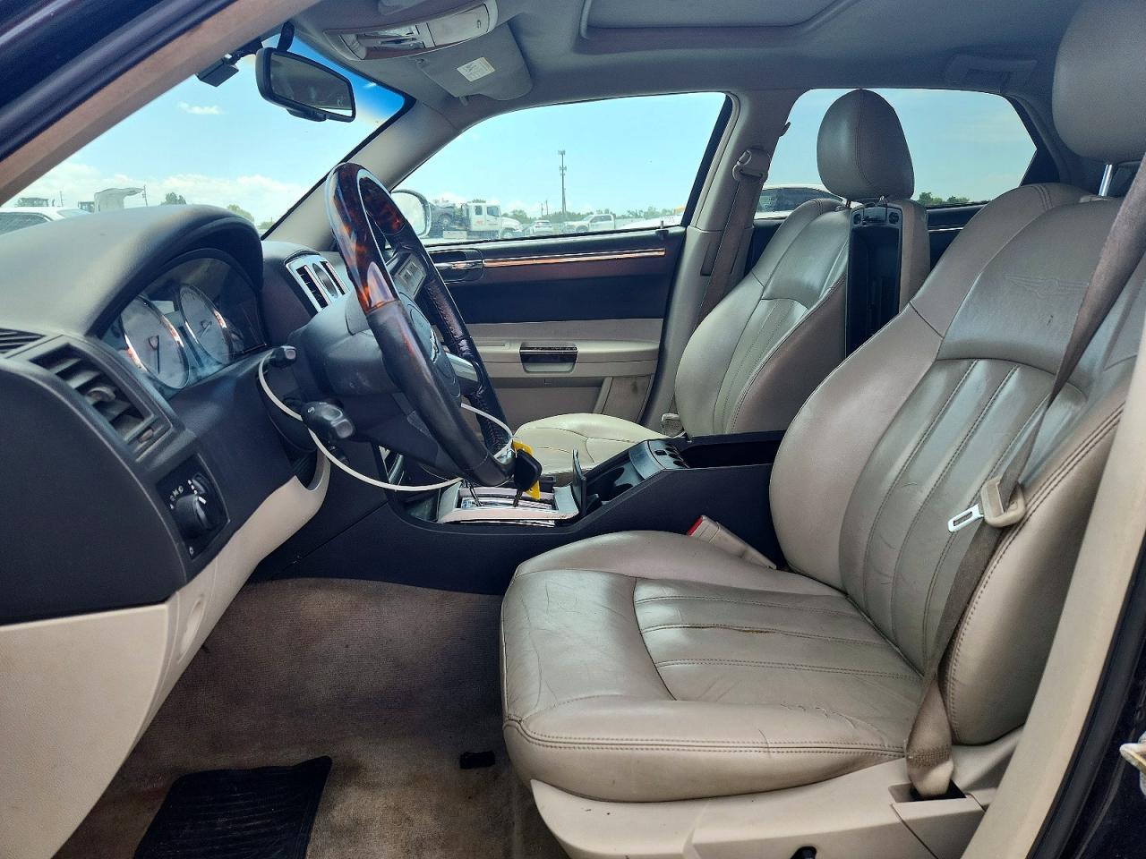 2006 Chrysler 300 VIN 2C3KA63H56H377975 photo 7