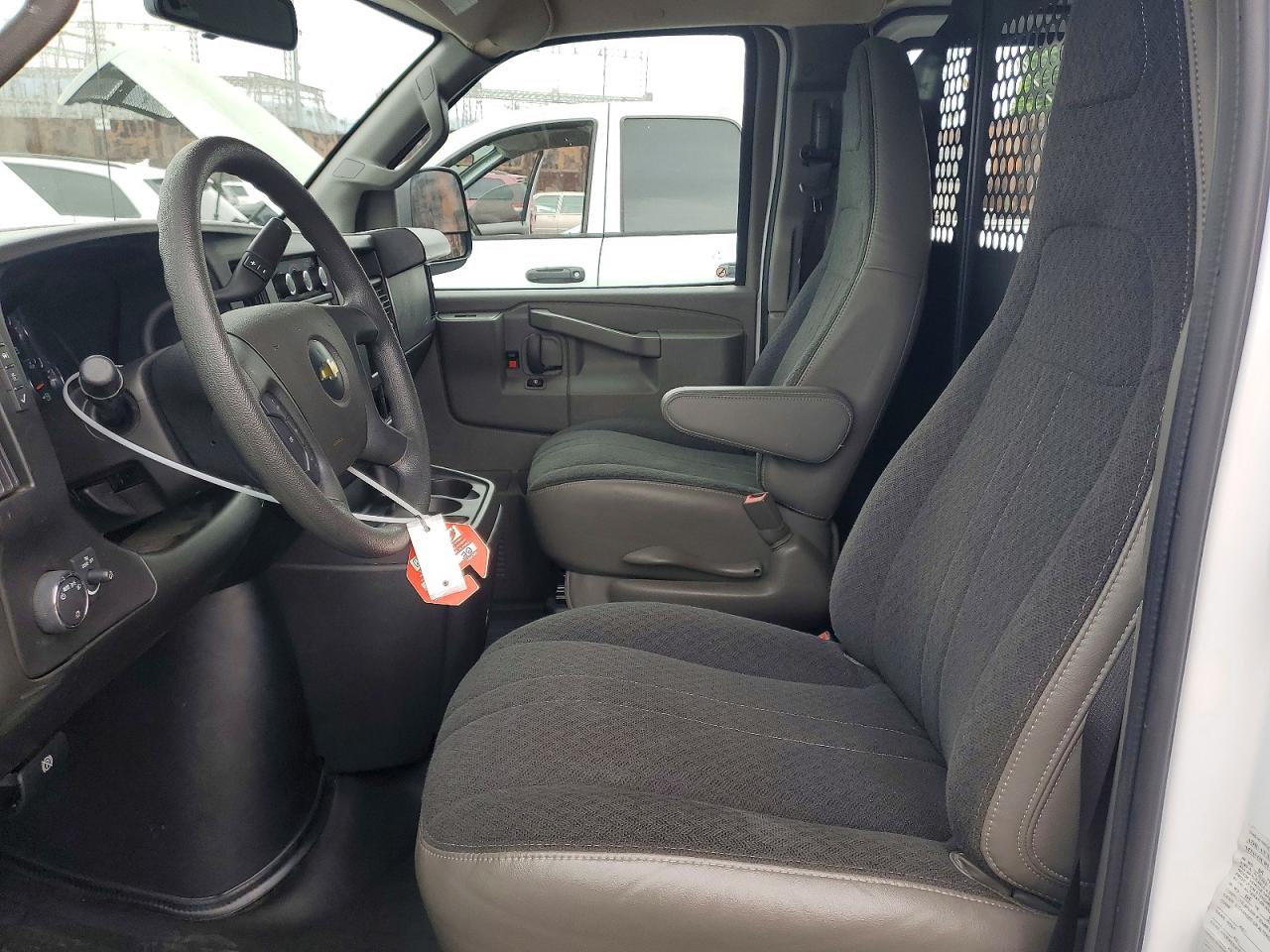 2024 Chevy Express VIN 1GCWGAFP8R1188760 photo 7