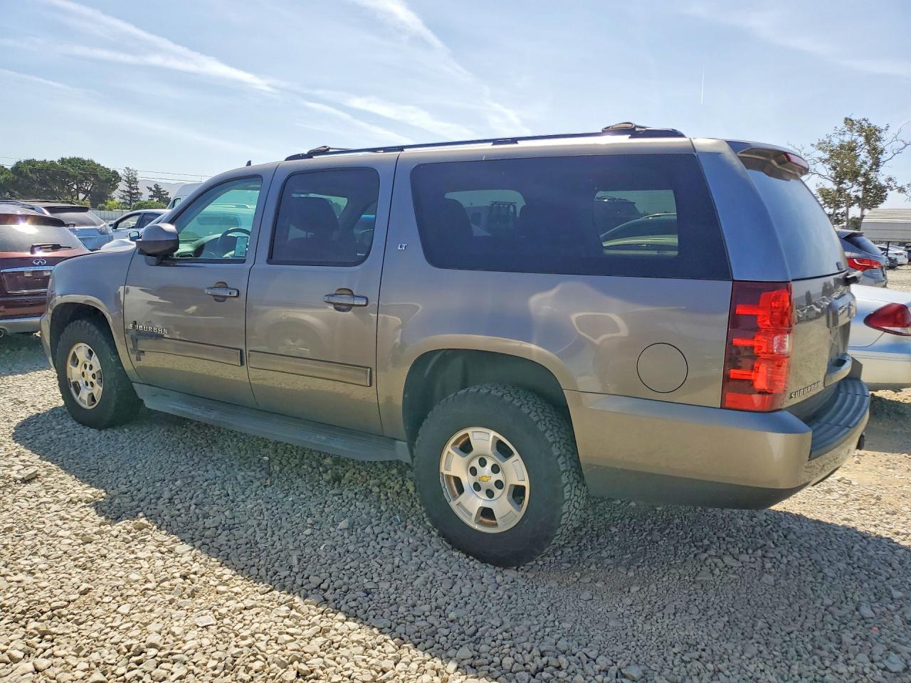 2012 Chevrolet Suburban VIN 1GNSKJE7XCR191707 photo 2