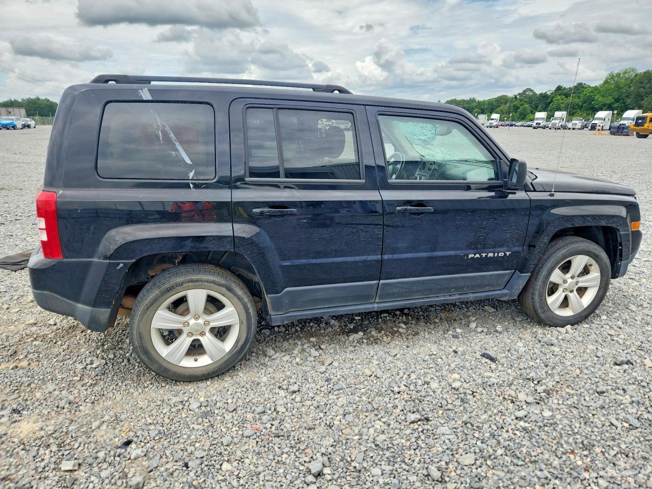 2016 Jeep Patriot VIN 1C4NJPFB0GD651751 photo 3