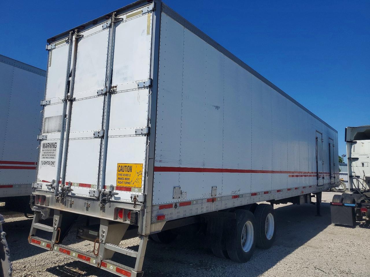 2011 UTILITY All models VIN 1UYVS2484BM063501 photo 4