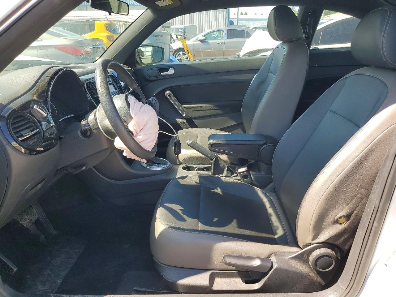 2015 Volkswagen Beetle VIN 3VWF17AT0FM636493 photo 7