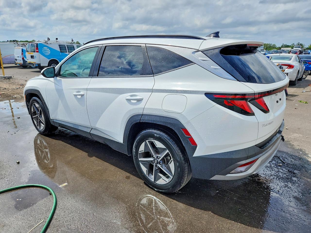 2025 Hyundai Tucson VIN 5NMJB3DE1SH462575 photo 2