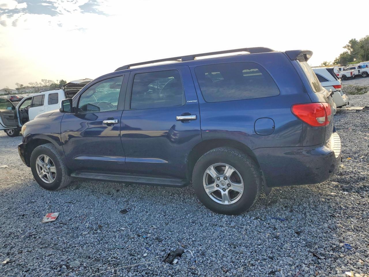2008 Toyota Sequoia VIN 5TDZY68A38S007713 photo 2