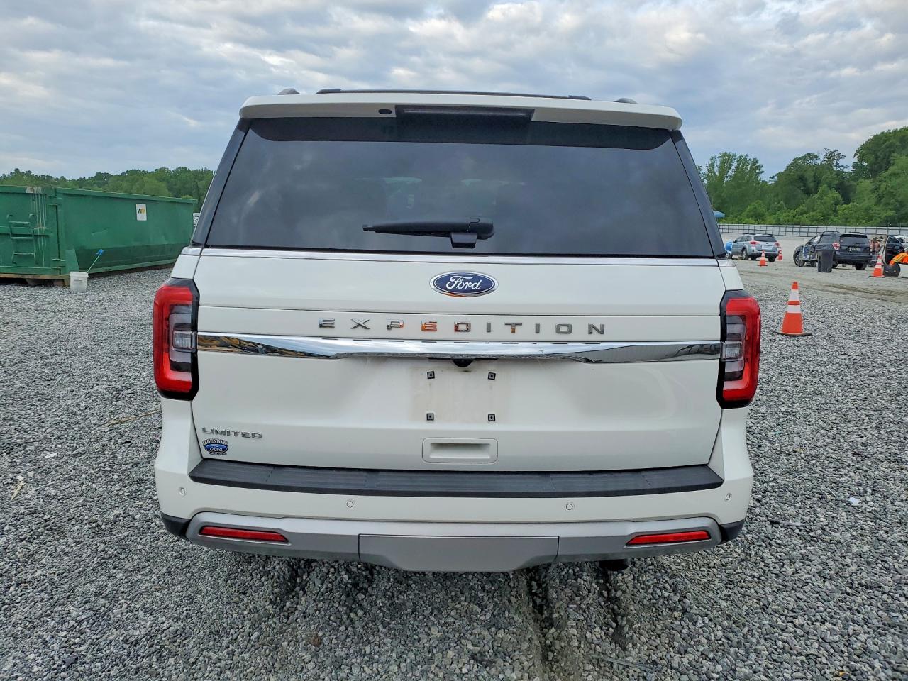 2024 Ford Expedition VIN 1FMJU2A84REA48735 photo 5