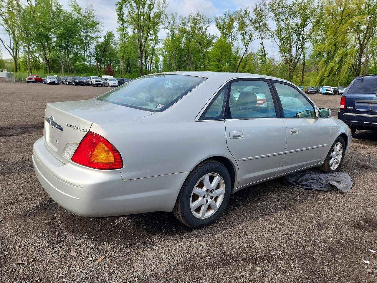 2001 Toyota Avalon VIN 4T1BF28B31U181786 photo 3