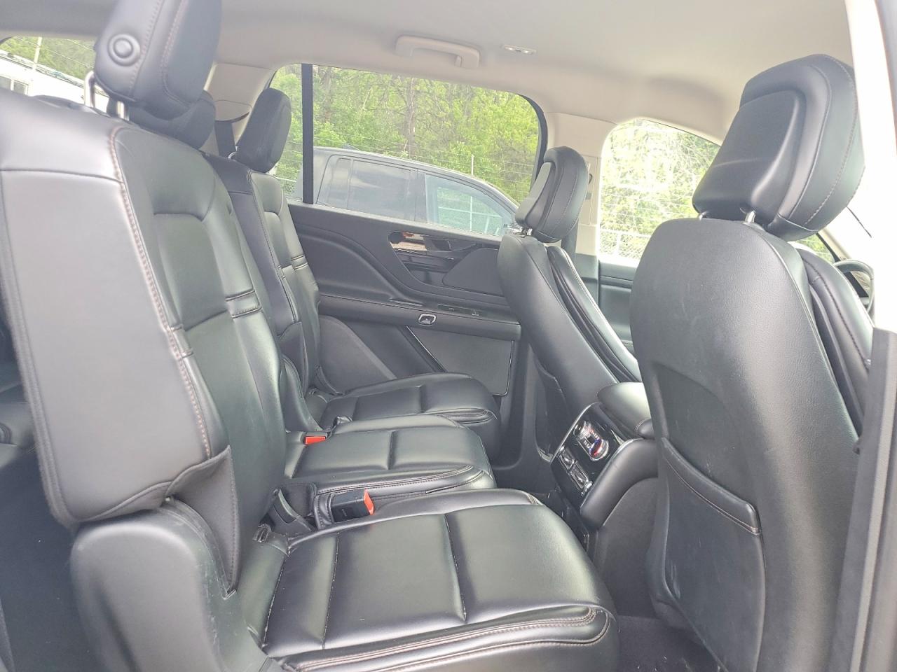 2020 Lincoln Aviator VIN 5LM5J6XC5LGL23759 photo 11