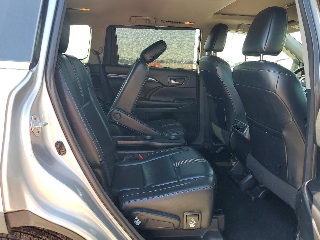 2017 Toyota Highlander VIN 5TDKZRFH4HS517701 photo 10