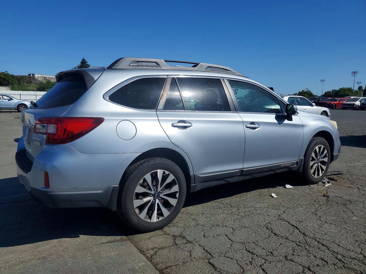 2015 SUBARU Outback 2. VIN 4S4BSAJC1F3215147 photo 3