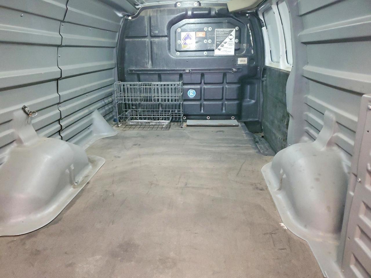 2019 Chevrolet Express VIN 1GCWGAF19K1236669 photo 10