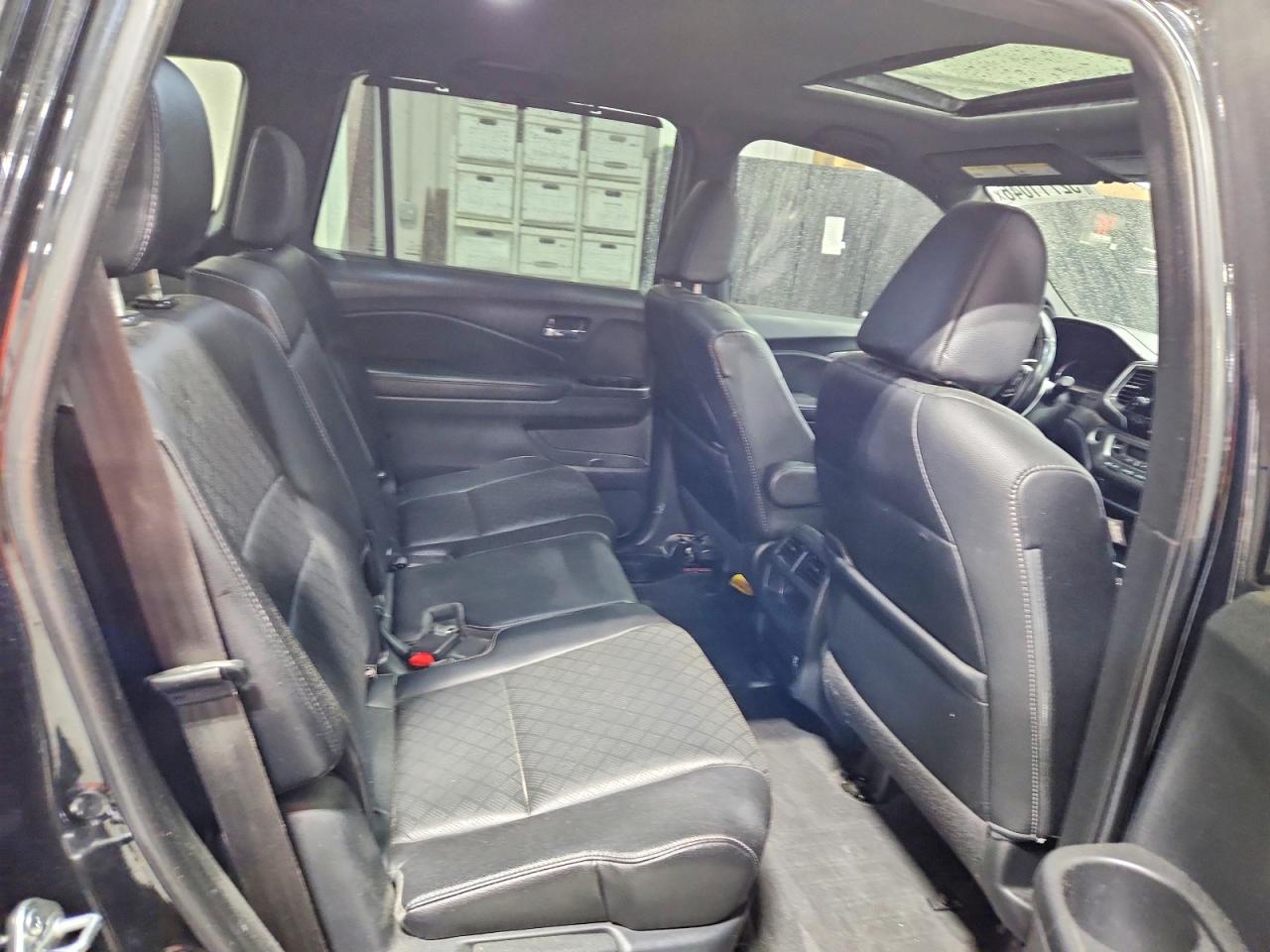 2021 Honda Passport VIN 5FNYF8H58MB011142 photo 10