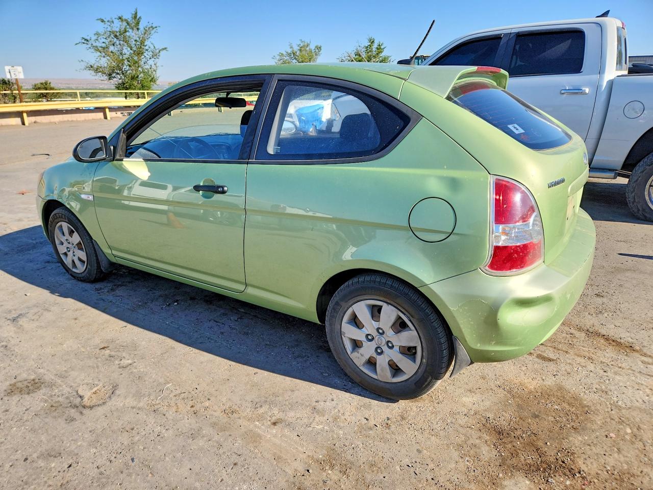2009 Hyundai Accent VIN KMHCM36C49U122110 photo 2
