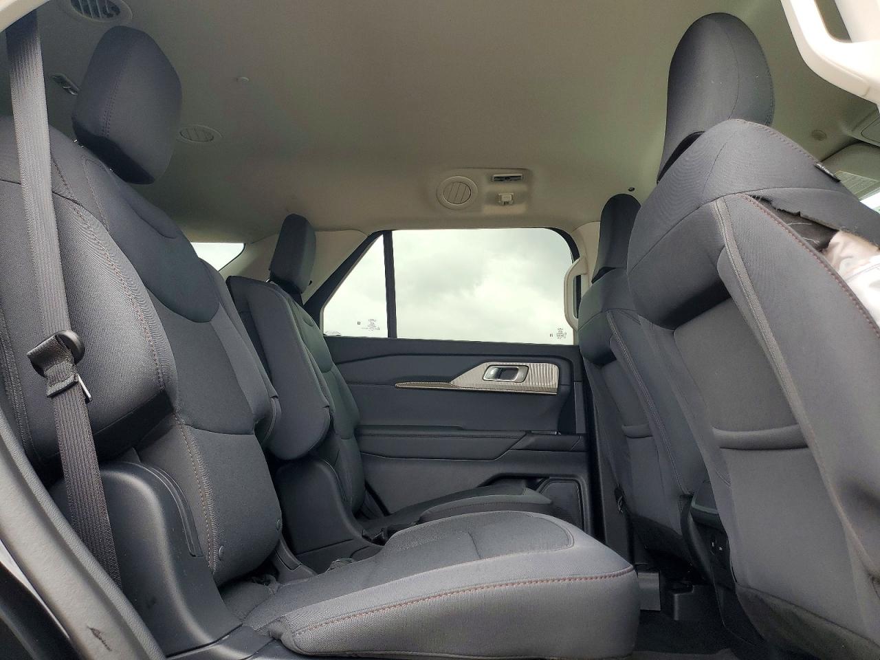 2026 Ford Explorer VIN 1FMUK8DH3TGA32054 photo 11