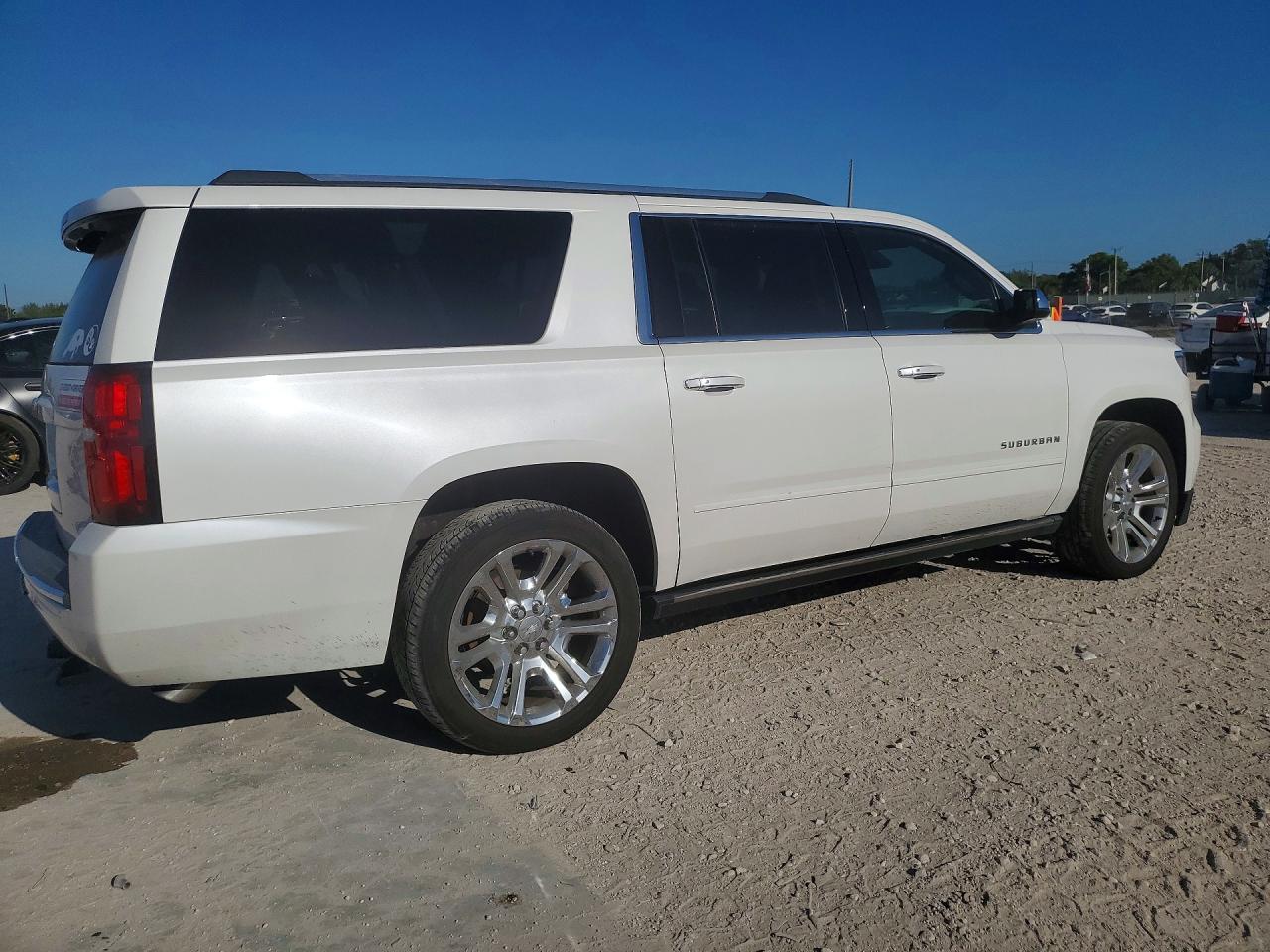 2020 CHEV Suburban VIN 1GNSKJKJ7LR297628 photo 3