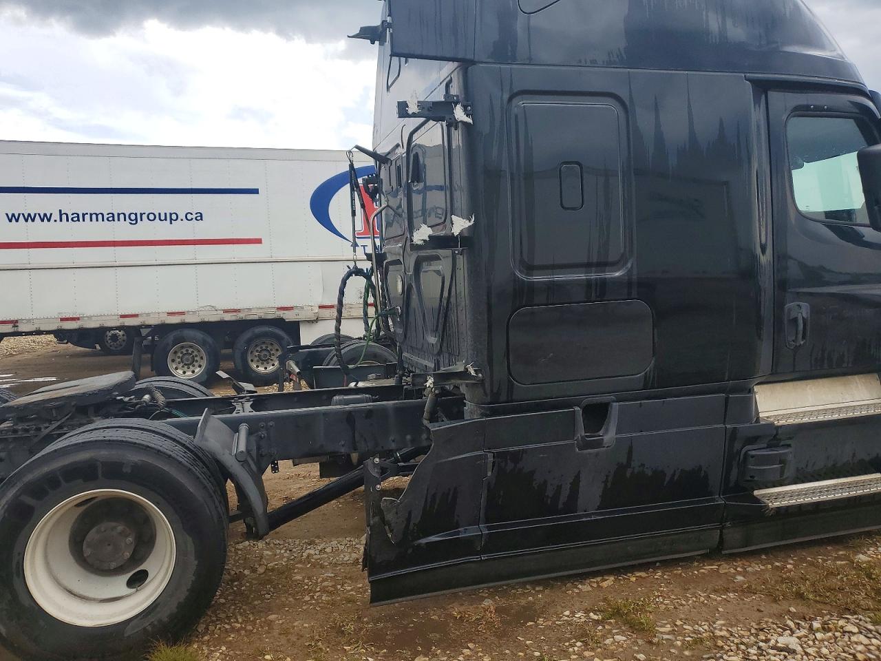 2023 FREIGHTLINER All other VIN 3AKJHHDR0PSUA4647 photo 9