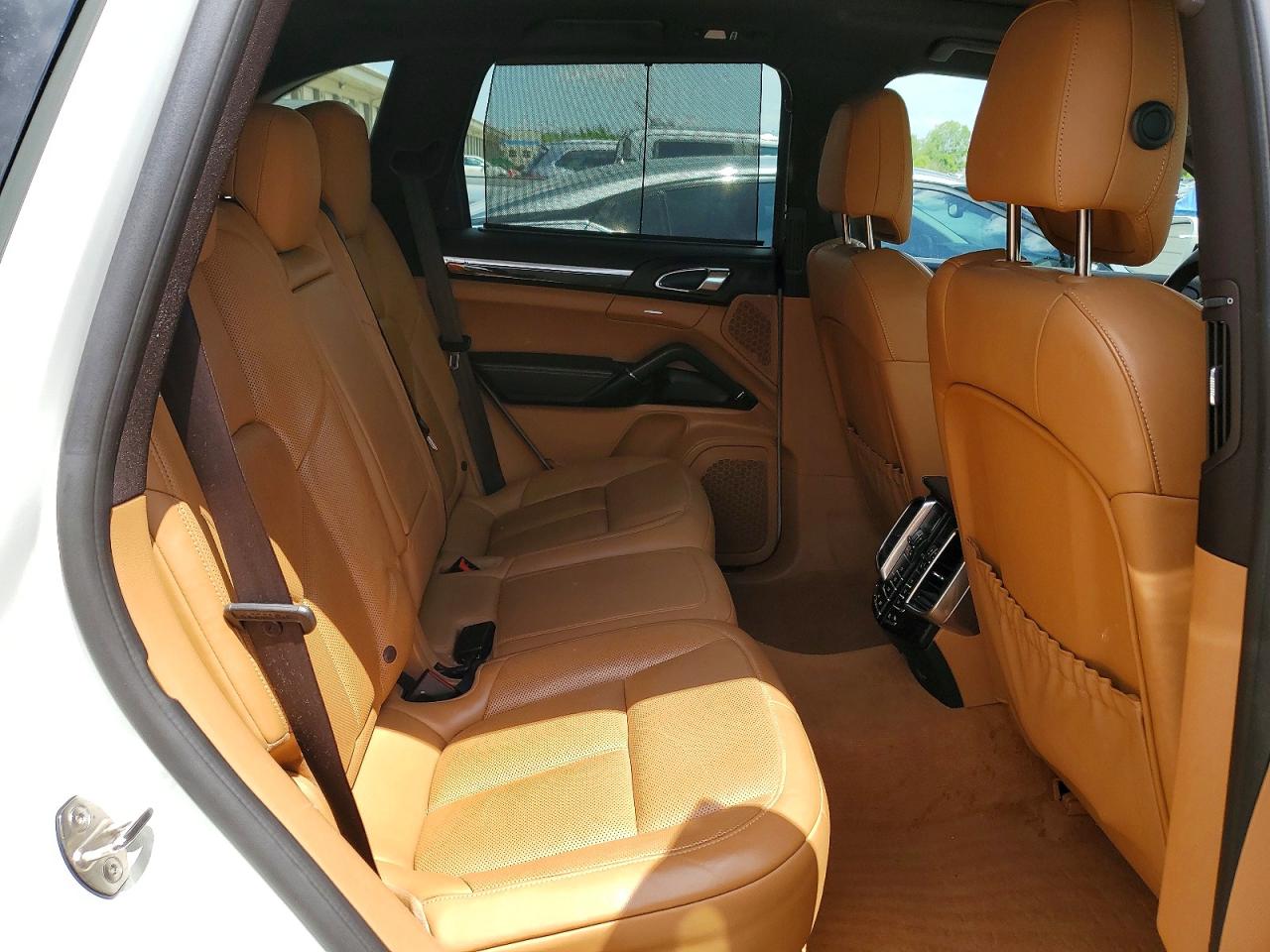 2018 Porsche Cayenne VIN WP1AB2A23JLA60847 photo 11
