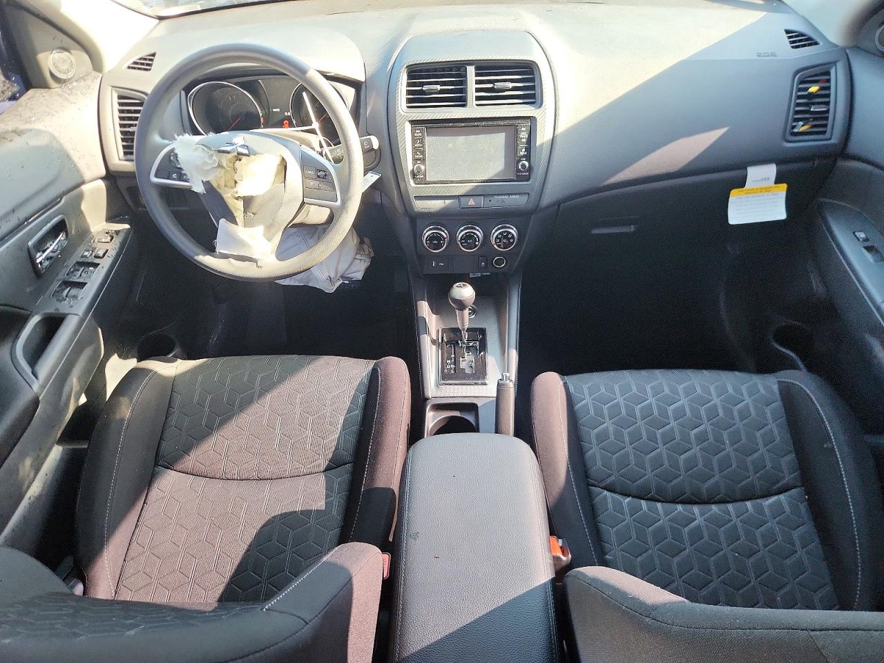 2025 Mitsubishi Outlander VIN JA4ARUAU4SU014864 photo 8