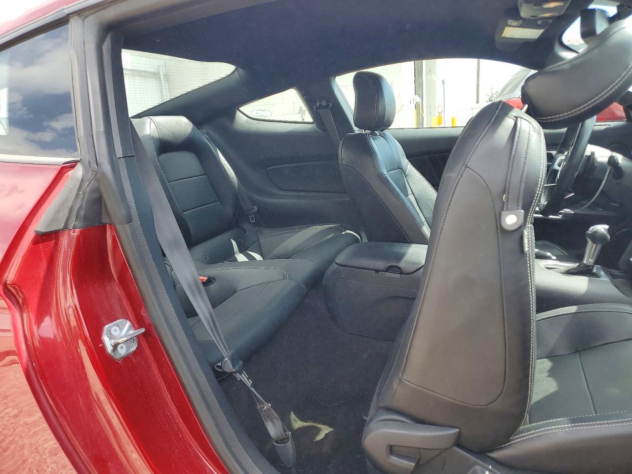 2018 Ford Mustang VIN 1FA6P8TH4J5181216 photo 10