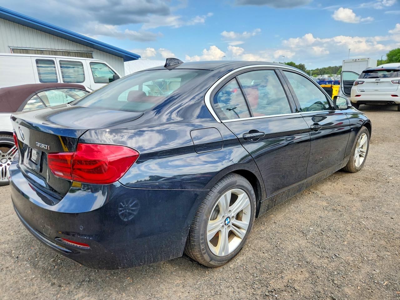 2018 BMW 3 series VIN WBA8D9C55JEB35286 photo 3