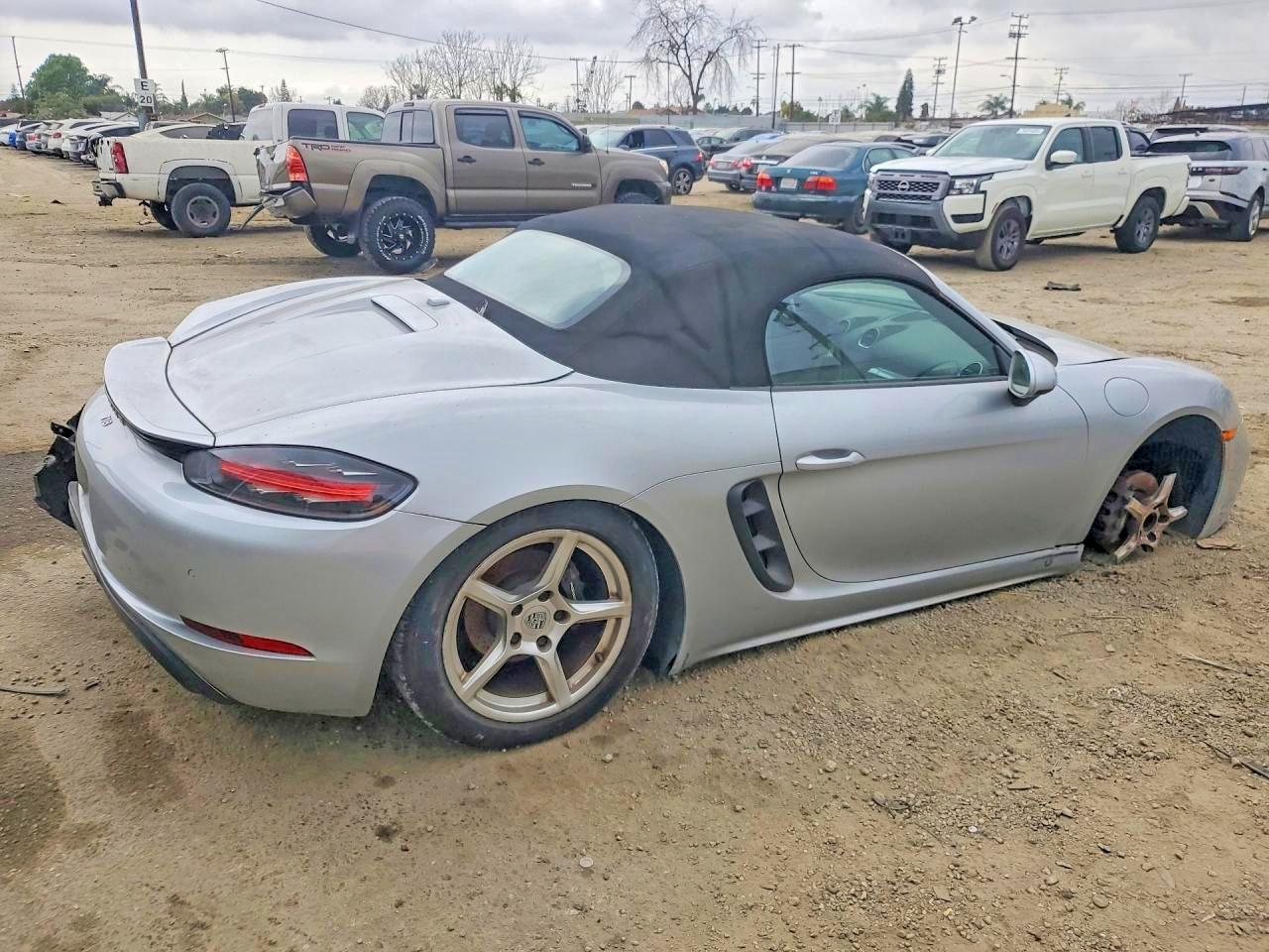 2017 Porsche Boxster VIN WP0CA2A80HS220216 photo 3