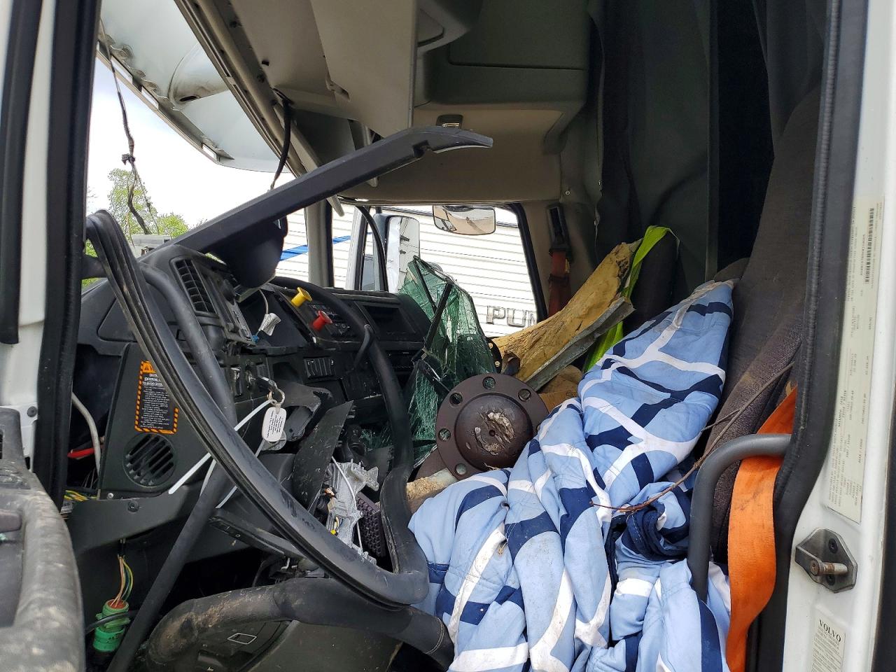 2019 VOLVO Vn VIN 4V4NC9TH9KN234005 photo 5