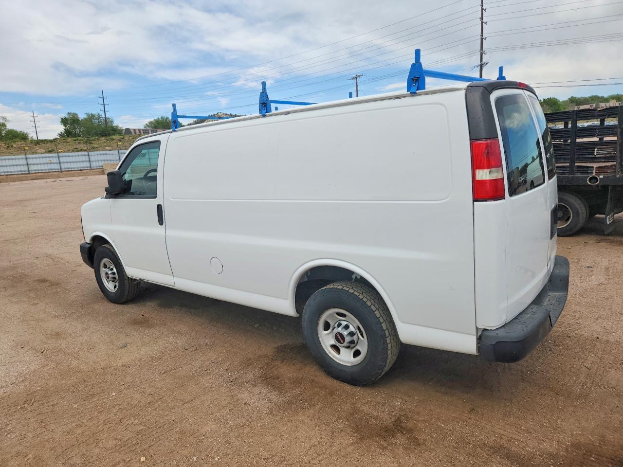 2011 GMC Savana VIN 1GTW7FCG6B1100375 photo 2
