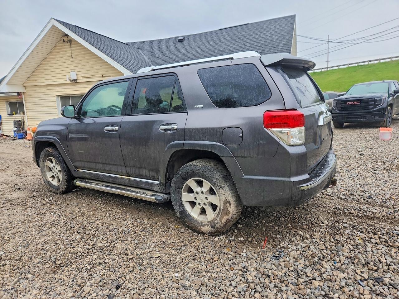 2011 Toyota 4runner VIN JTEBU5JR9B5061873 photo 2
