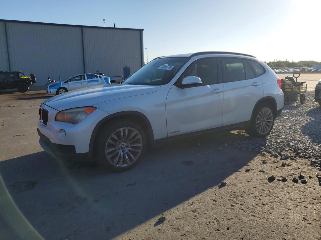2013 BMW X1 VIN WBAVM1C58DVW46481 photo 1