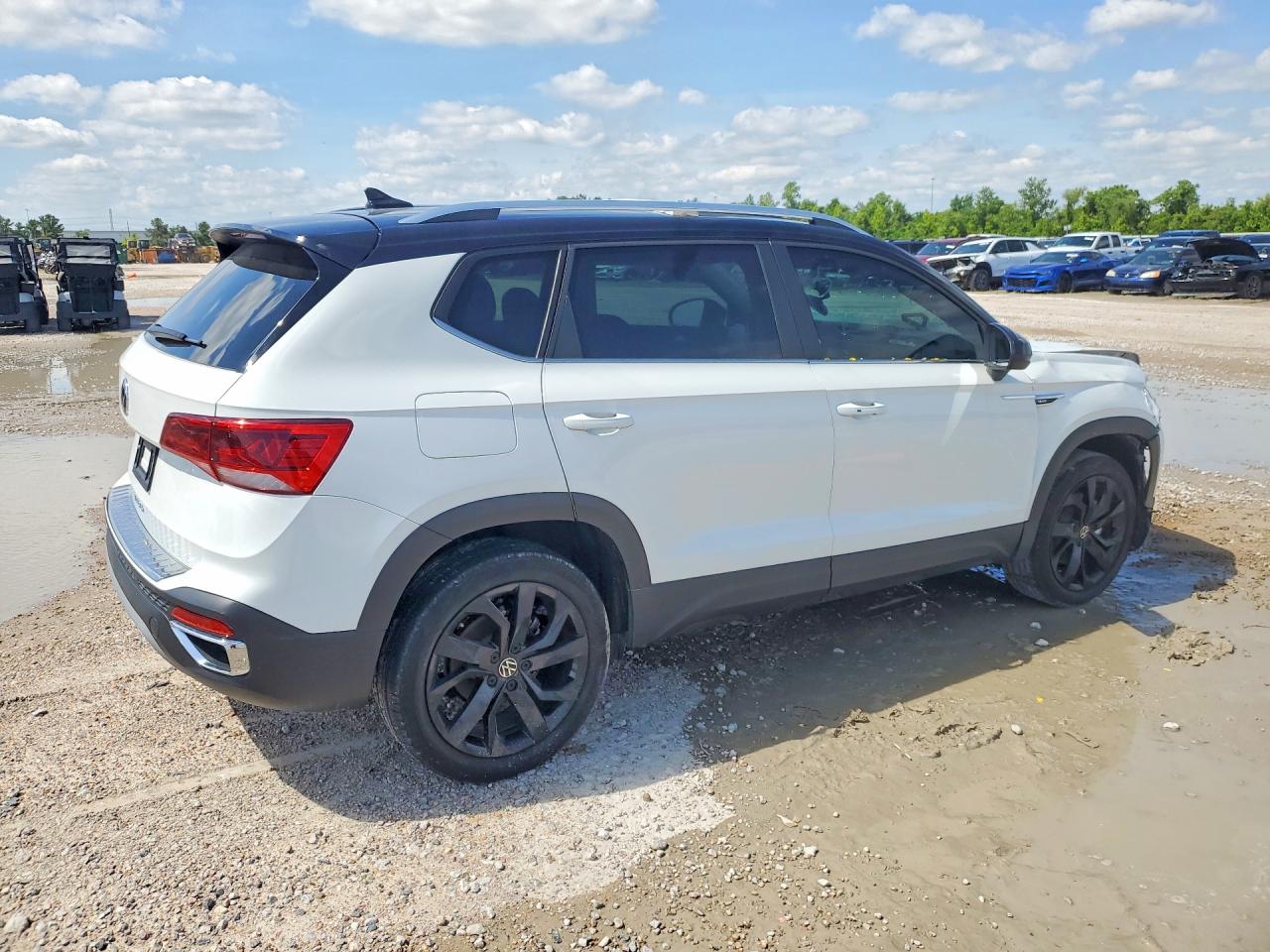 2024 Volkswagen All other VIN 3VVEX7B25RM004291 photo 3