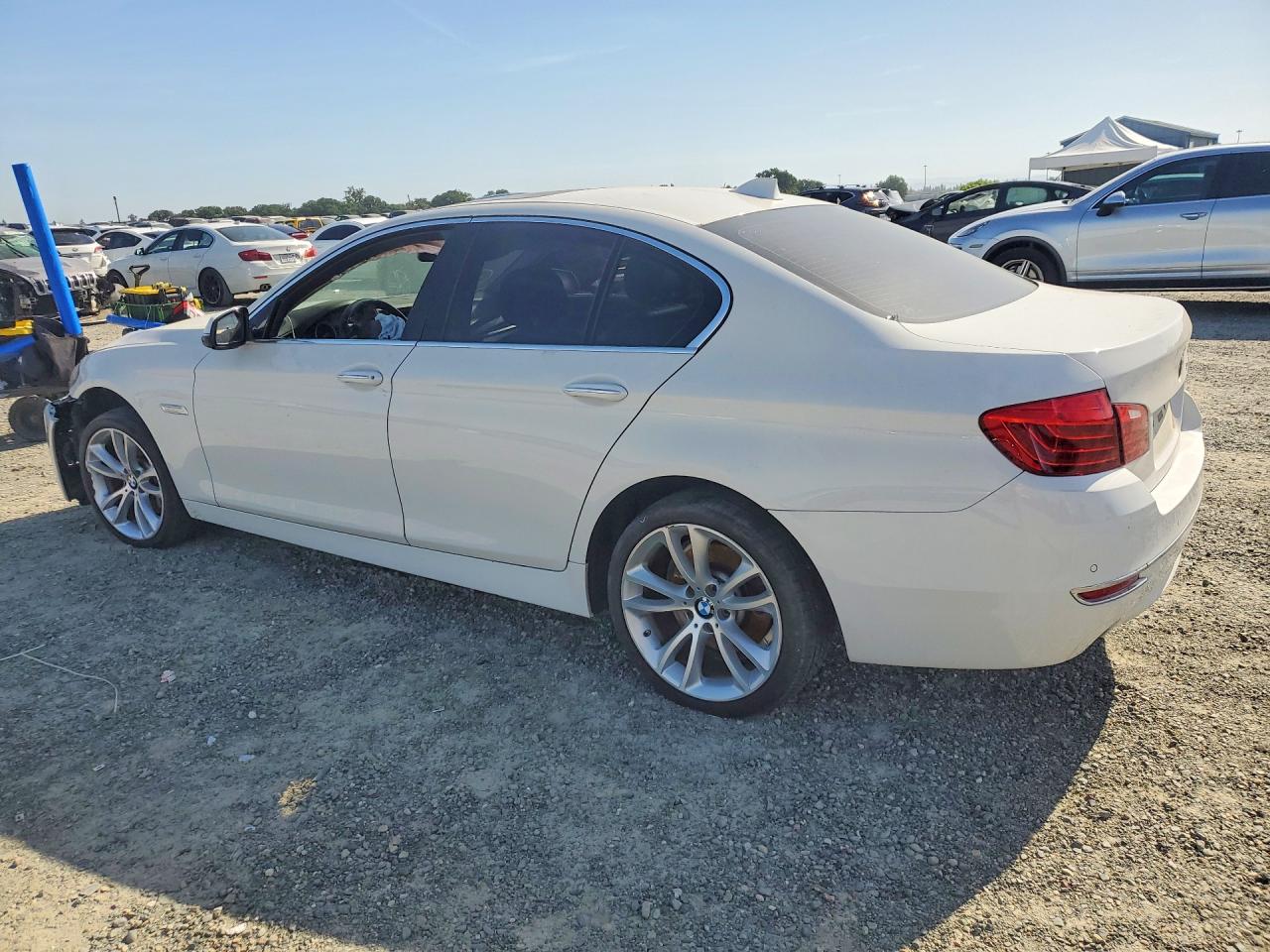 2015 BMW 5 series VIN WBA5B1C56FD922395 photo 2
