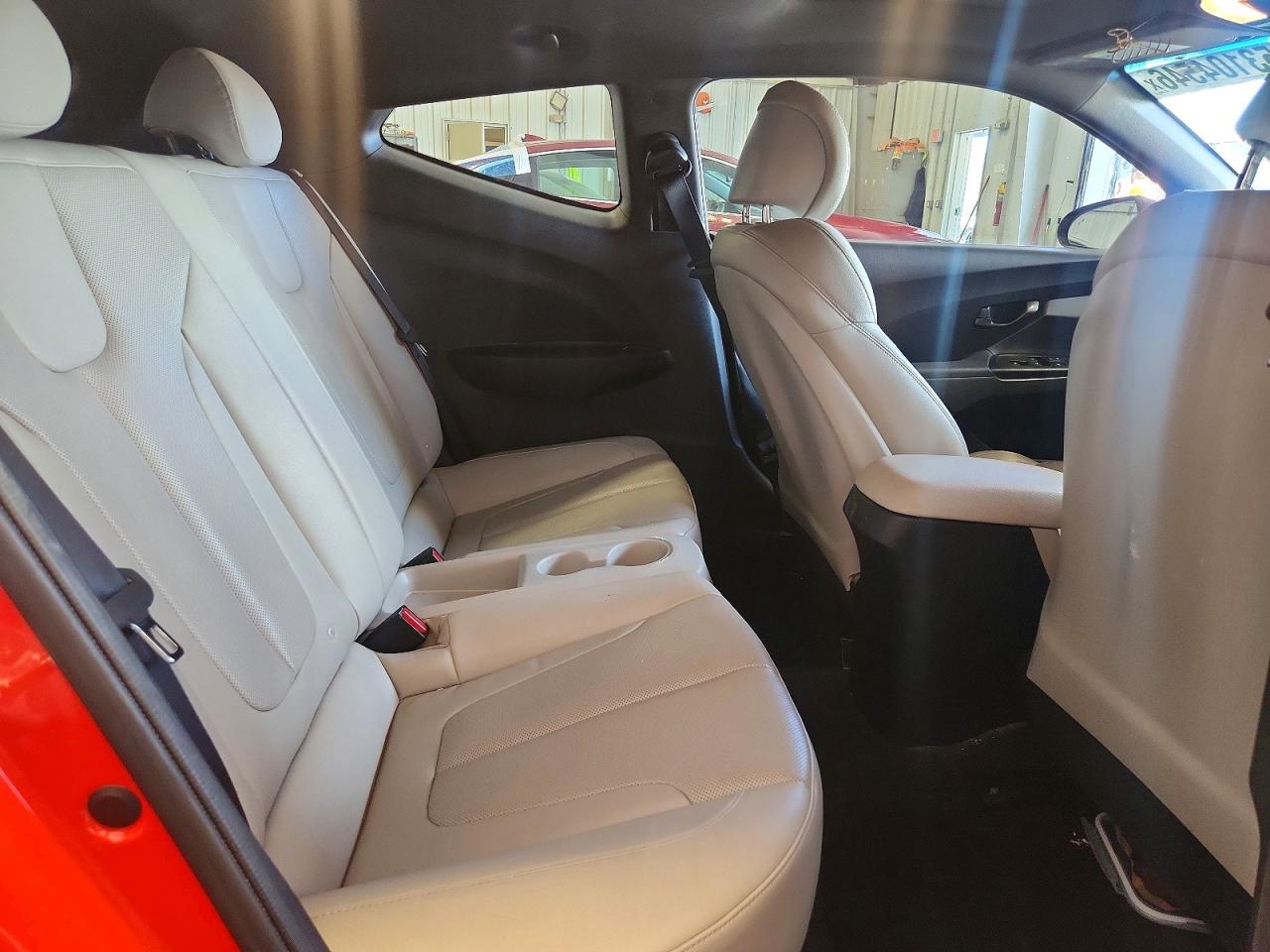 2019 Hyundai Veloster VIN KMHTH6AB6KU014338 photo 10