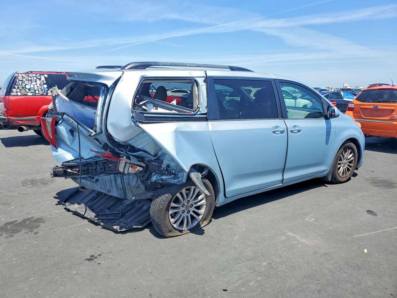 2017 Toyota Sienna VIN 5TDYZ3DC2HS870761 photo 3