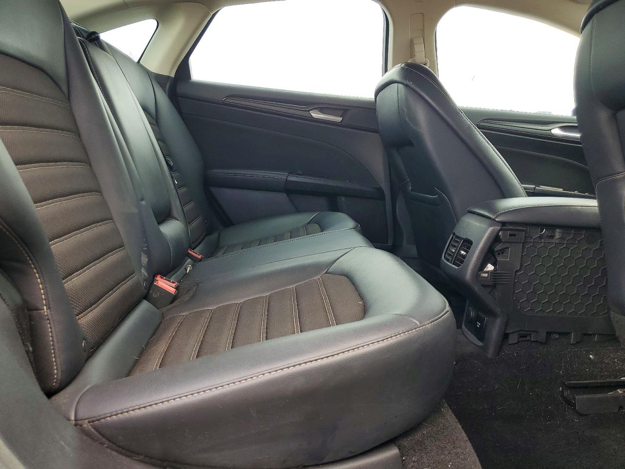 2018 Ford Fusion VIN 3FA6P0LU5JR231536 photo 10