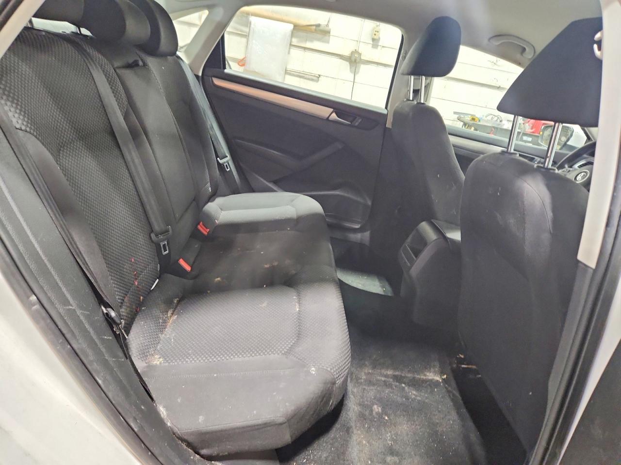 2013 Volkswagen Passat s VIN 1VWAP7A35DC007867 photo 10