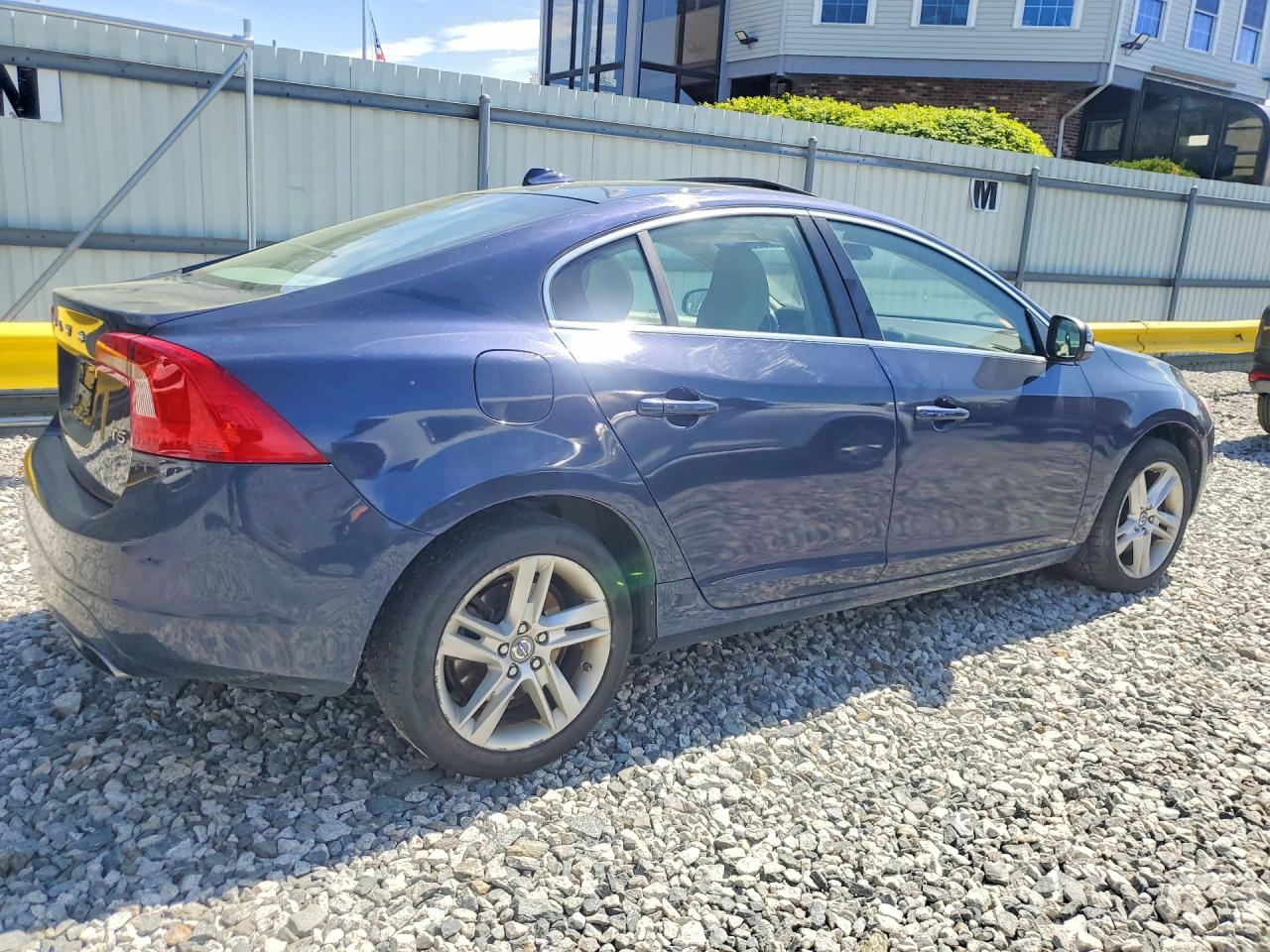 2015 Volvo S60 VIN YV126MFK2F2336893 photo 3