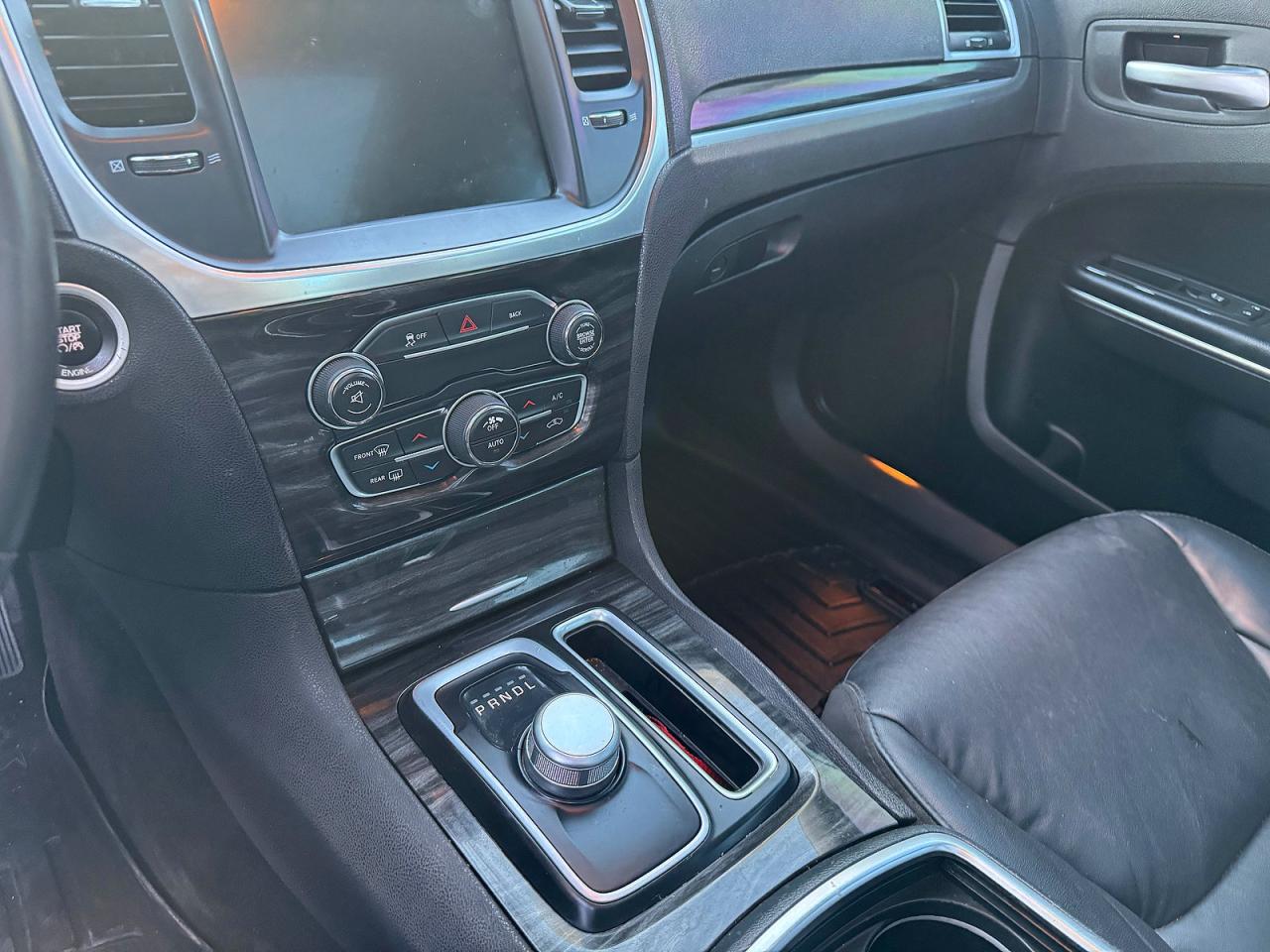 2016 Chrysler 300 VIN 2C3CCARG5GH224787 photo 9