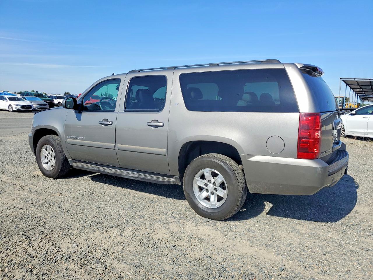 2007 Chevrolet Suburban VIN 1GNFK16387J166953 photo 2