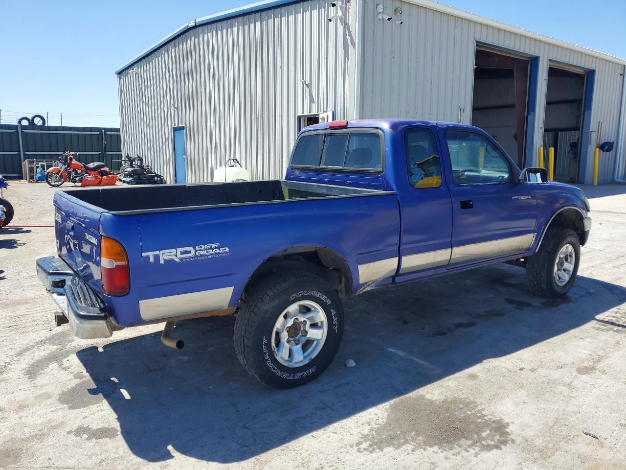 1995 Toyota Tacoma VIN 4TAUN73C8SZ064900 photo 3