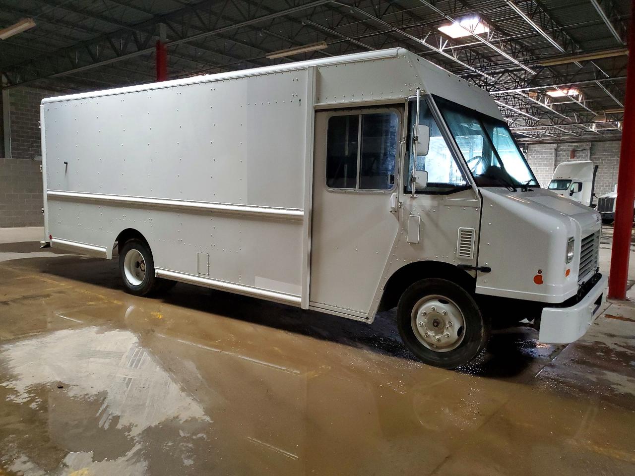 2018 FREIGHTLINER All other VIN 4UZAAPFD8JCJZ6690 photo 4