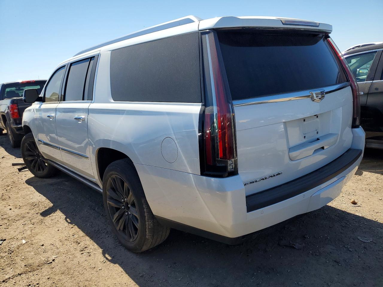 2016 Cadillac Escalade VIN 1GYS4KKJ5GR300566 photo 2