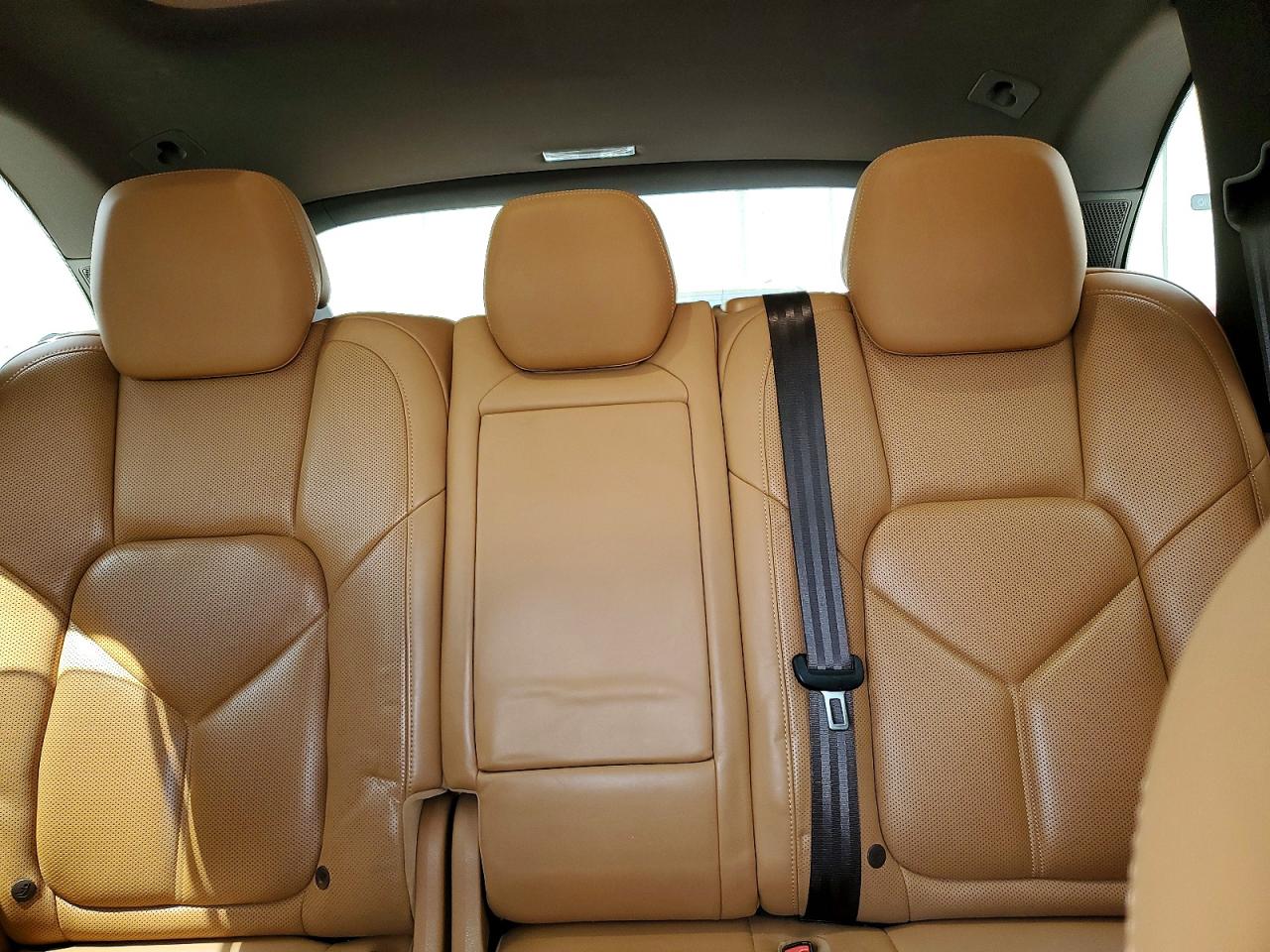 2018 Porsche Cayenne VIN WP1AB2A23JLA60847 photo 10