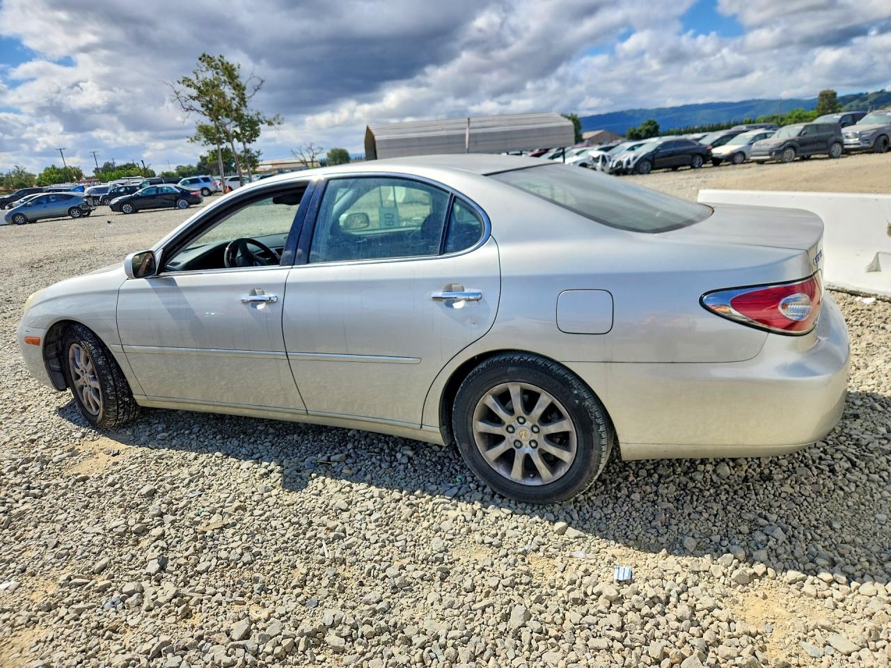 2004 Lexus Es330 VIN JTHBA30G145013352 photo 2