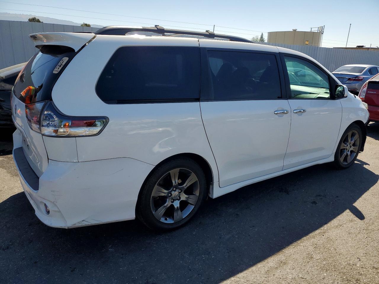 2013 Toyota Sienna VIN 5TDXK3DC8DS398348 photo 3