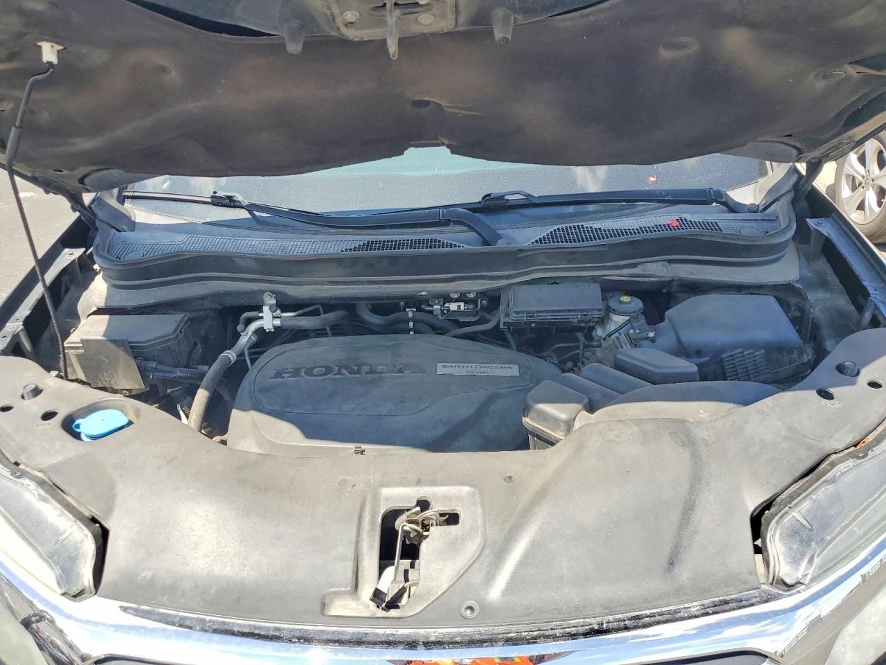 2018 Honda Ridgeline VIN 5FPYK2F1XJB000977 photo 11