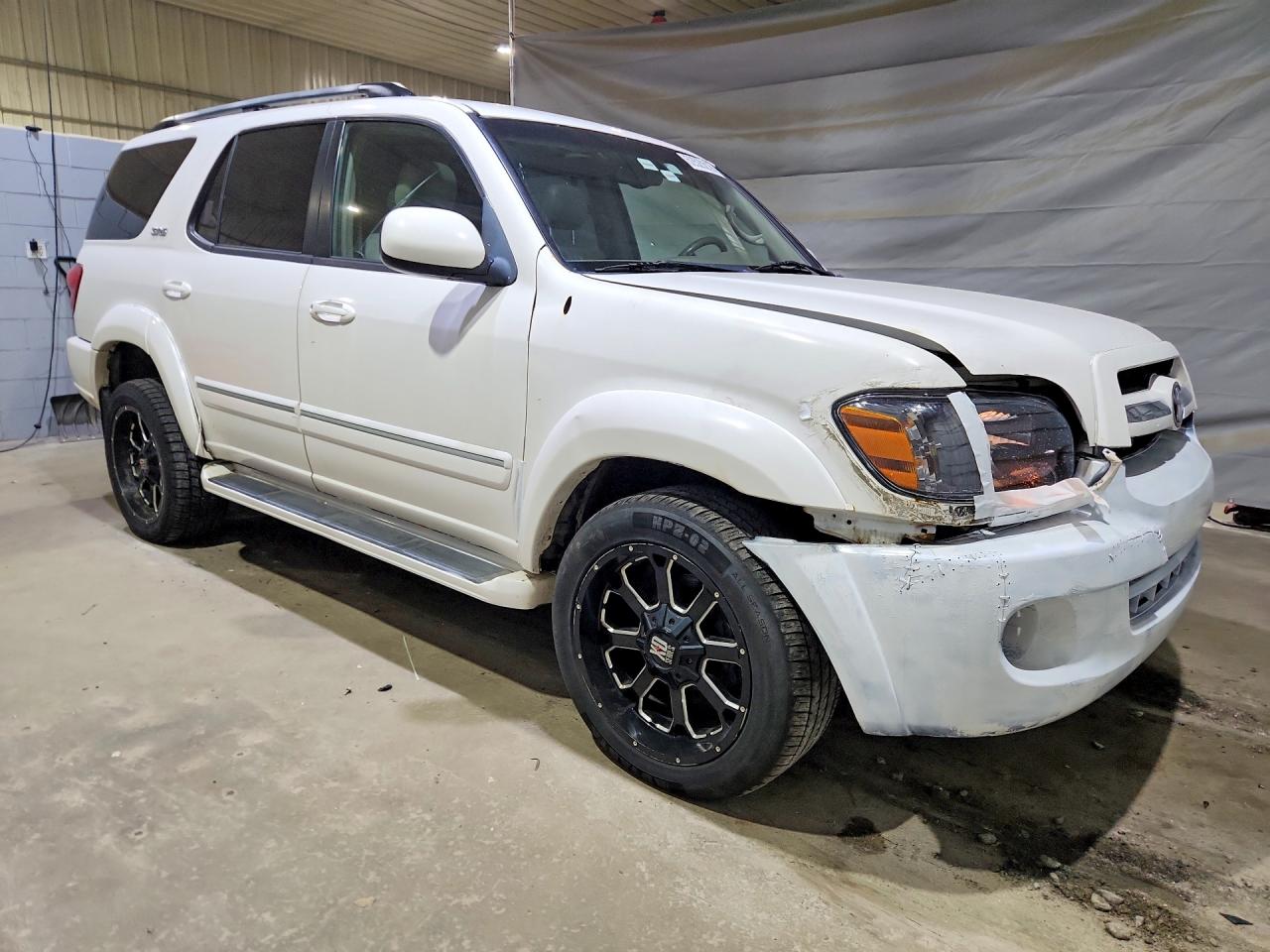 2005 Toyota Sequoia VIN 5TDBT44A55S256973 photo 4
