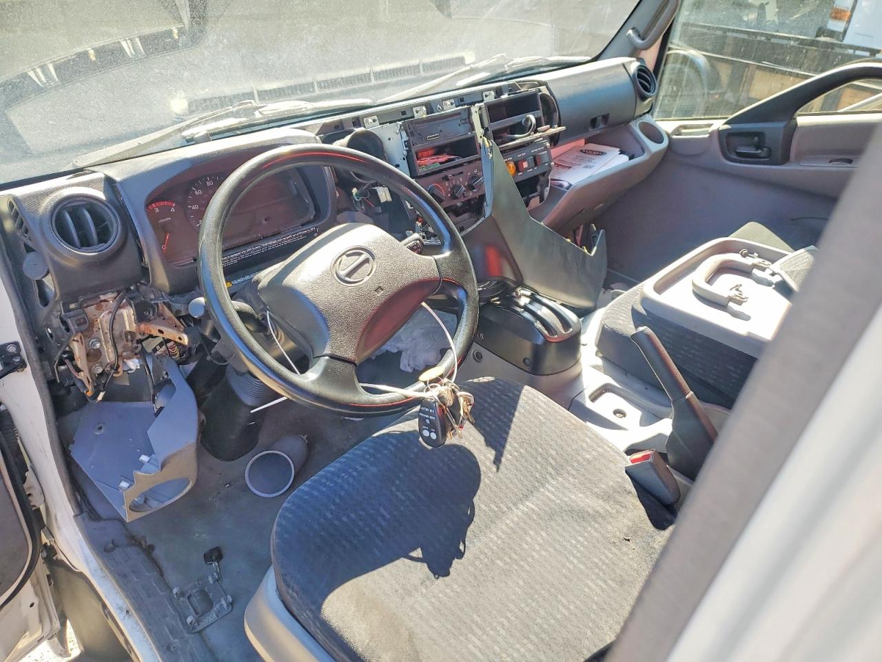 2017 HINO All other VIN JHHSDM2HXHK005758 photo 8