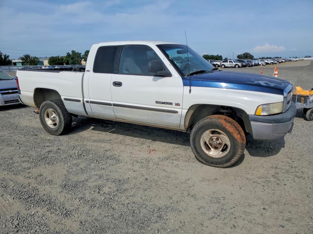 1999 Dodge Ram 1500 VIN 3B7HF13Z0XG122039 photo 4